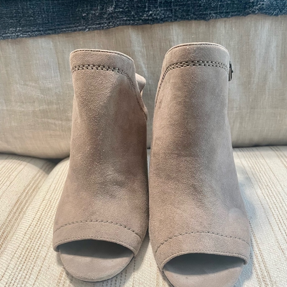 Coach heels size 10